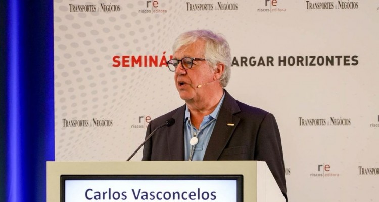 Dr. Carlos Vasconcelos at the Rail Seminar in Porto
